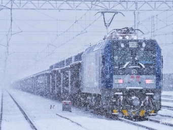 新疆铁路部门积极应对寒潮暴雪降温恶劣天气