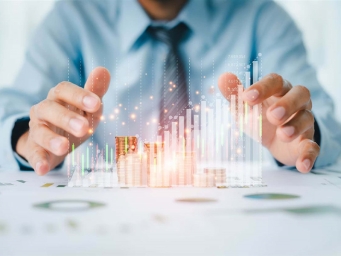 百亿基金经理阵营重回百人关，新贵vs老将谁更能打？