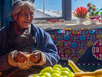 珠峰脚下，他们住进温暖的家