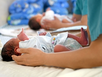 31省份去年人口出生率数据公布：哪些省份生娃多？